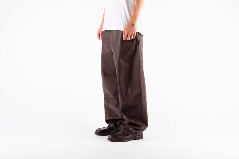 【AJO AJOBYAJO】24FW★ Vegan Leather Curved Pants AJO AJOBYAJO】24FW☆ Vegan Leather Curved Pants